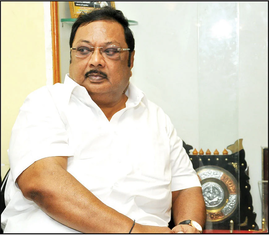 மிஸ்டர் கழுகு: பன்னீர் செக்... எடப்பாடி பக் பக்!