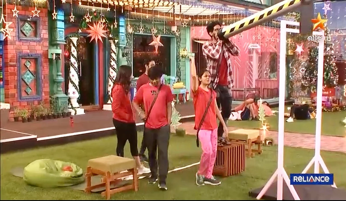 Bigg boss live review