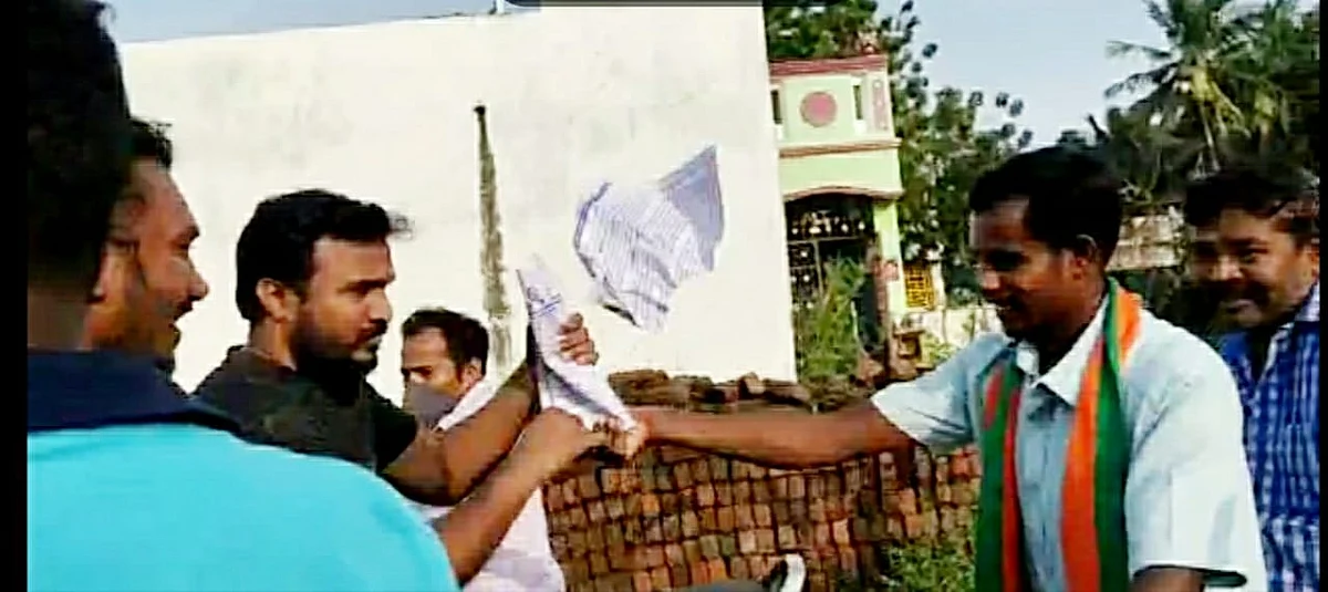 பிரசார நோட்டீஸ் கிழிப்பு