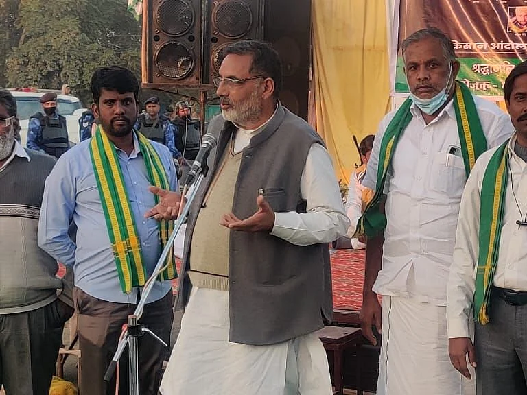 `வீட்டுக்கொரு விவசாயி போராட்டக் களத்தில்!' - டெல்லி விவசாயிகள் போராட்டம் சாத்தியமானது எப்படி?