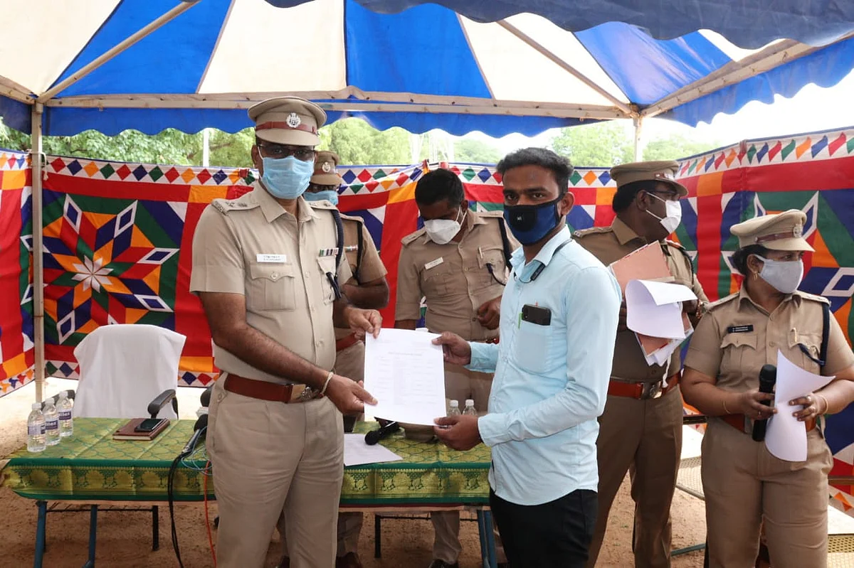 நியமனை ஆணை வழங்கிய எஸ்.பி