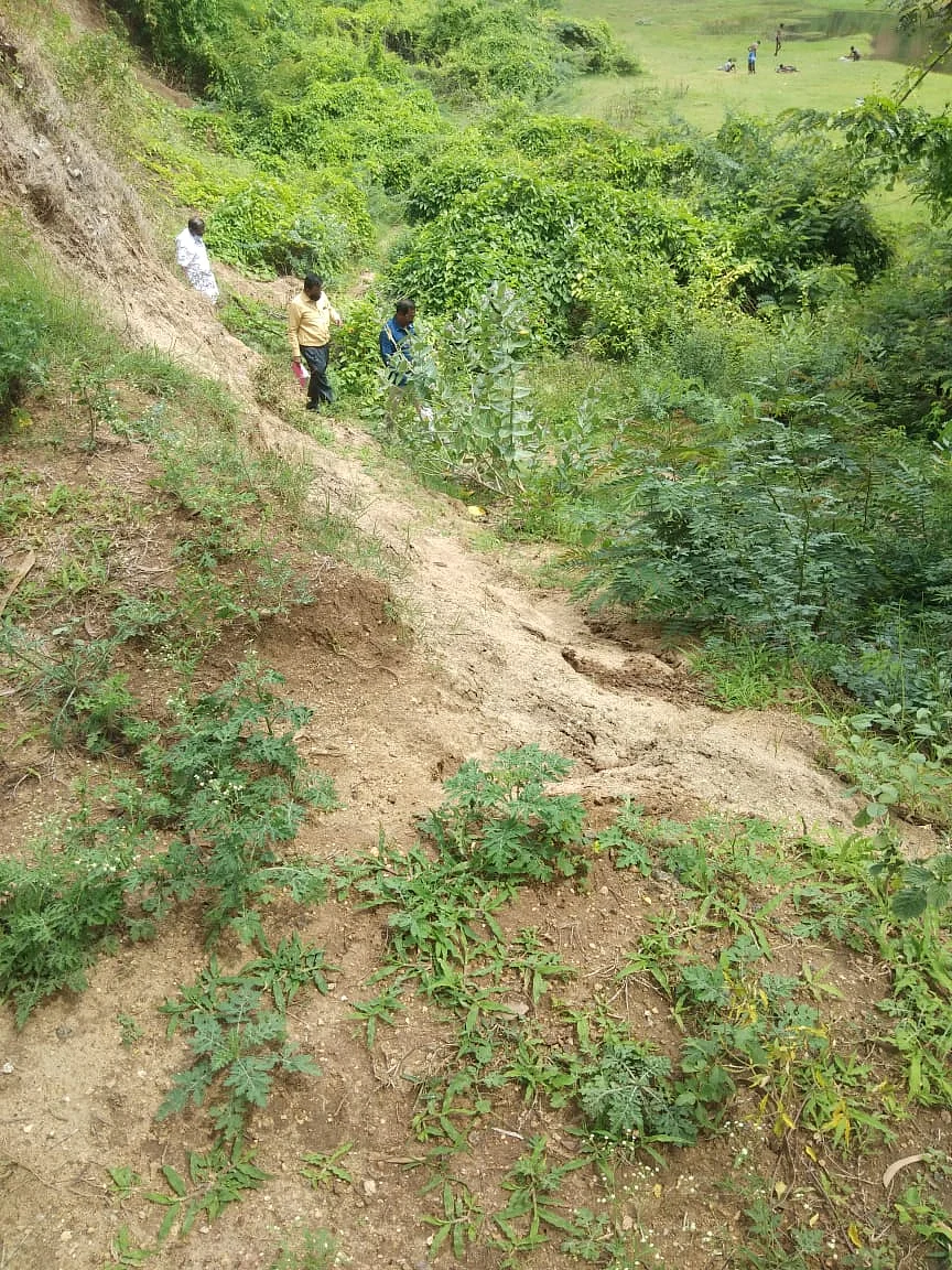 தடுப்பணை கட்டப்படவுள்ள லோயர்கேம்ப் பகுதியில் மதுரை அதிகாரிகளின் ஆய்வின்போது...
