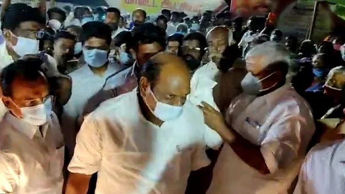 அம்மா கிளினிக் திறப்புவிழாவுக்கு வந்த வைத்திலிங்கம்