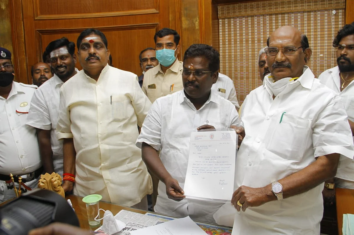 காங்கிரஸ் எம்..எல்.ஏ தீப்பாய்ந்தான் ராஜினாமா