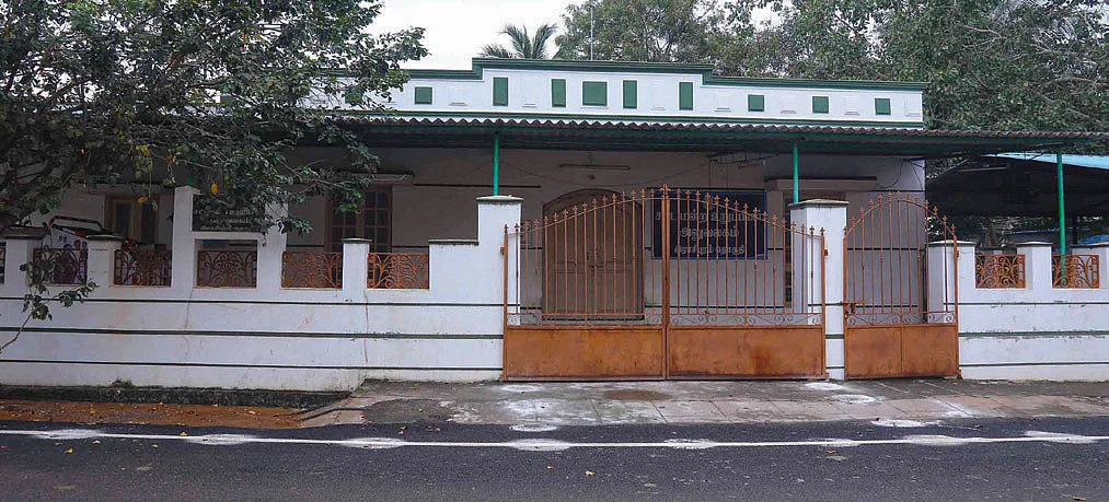 எப்போதும் பூட்டியே கிடக்கும் எம்.எல்.ஏ அலுவலகம்