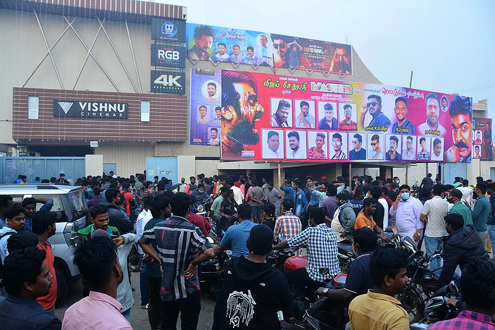 பாலிவுட் முதல் கோலிவுட் வரை பாடம் எடுத்த ‘மாஸ்டர்’