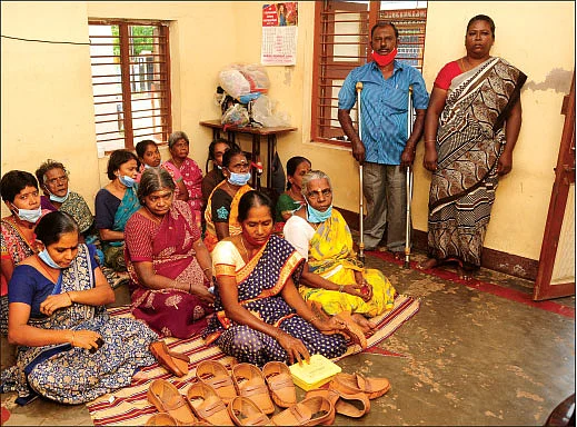எல்லோரும் சொந்தங்களே... உறவாடும் உள்ளங்களே! - நம்பிக்கையூட்டும் தம்பதி
