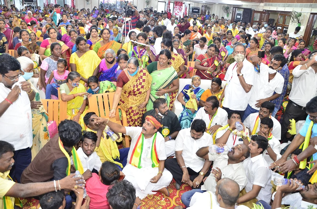 தொண்டர்கள்