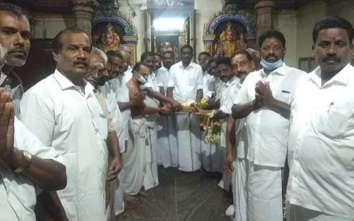 அ.தி.மு.க பூஜை