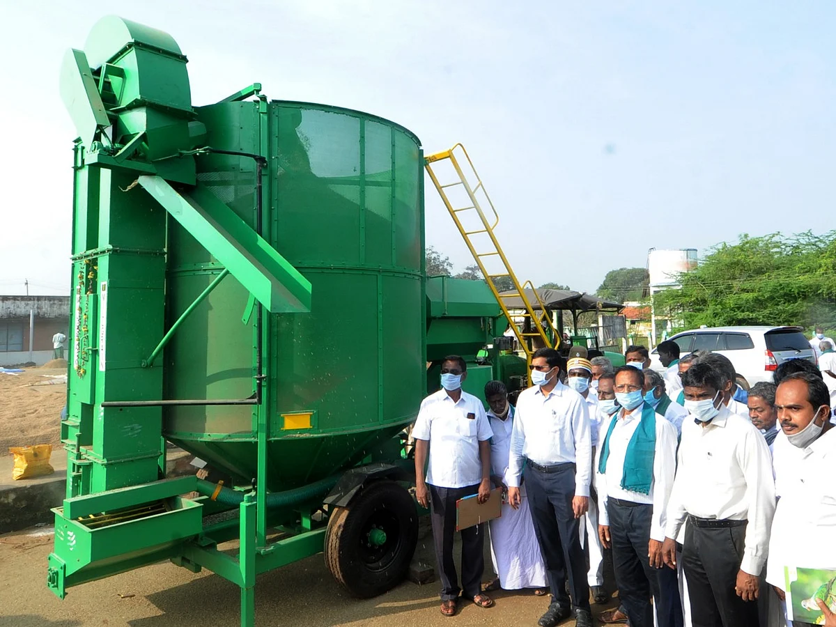 எந்திரத்துடன் கலெக்டர் கோவிந்தராவ்