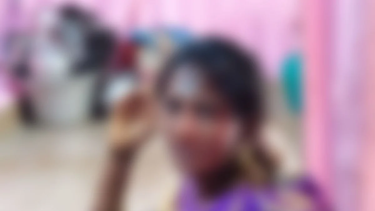 போலீஸை மிரட்டிய பெண் உஷா