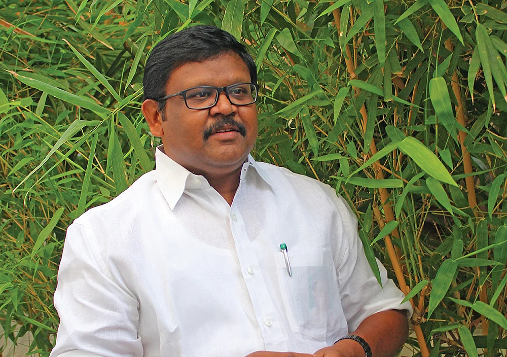 ஒன் பை டூ: அரசியல் களத்தில் தரம் தாழ்ந்து பேசுவது யார்?