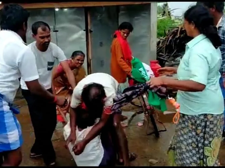 திண்டுக்கல்: ரூ.150 பாக்கி - சண்டைக்களமாக மாறிய டீக்கடை!