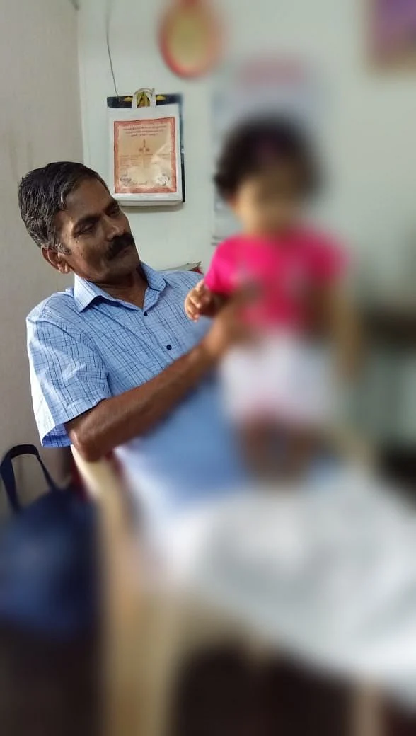 பேத்தியுடன் நாராயணசாமி