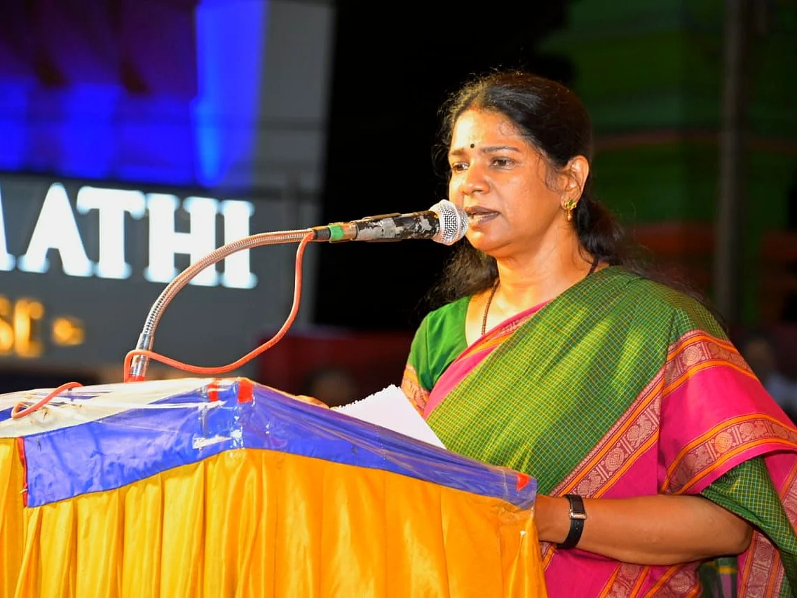 `பச்சைத் துண்டு போட்டுக்கொண்டு பச்சை துரோகம் செய்கிறார் முதல்வர்!’ - கனிமொழி எம்.பி காட்டம்