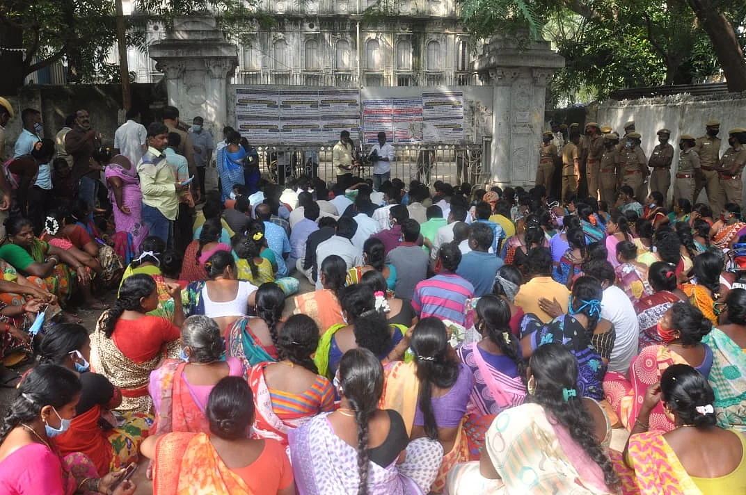 போராட்டத்தில் ஈடுபட்ட தூய்மைப் தொழிலாளர்கள்