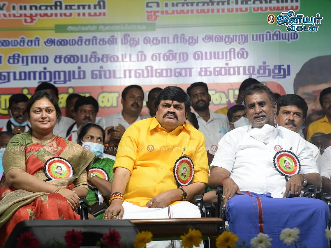 ஸ்டாலினுக்கு எதிராக ராஜேந்திர பாலாஜி, விந்தியா - வேலுமணியின் அ.தி.மு.க பொதுக்கூட்ட ரிப்போர்ட்!