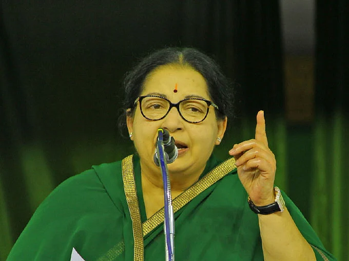 மிஸ்டர் கழுகு: ஜெ. கையெழுத்து மர்மம்... ஃபைல்களைத் தோண்டும் ஆட்சி மேலிடம்!