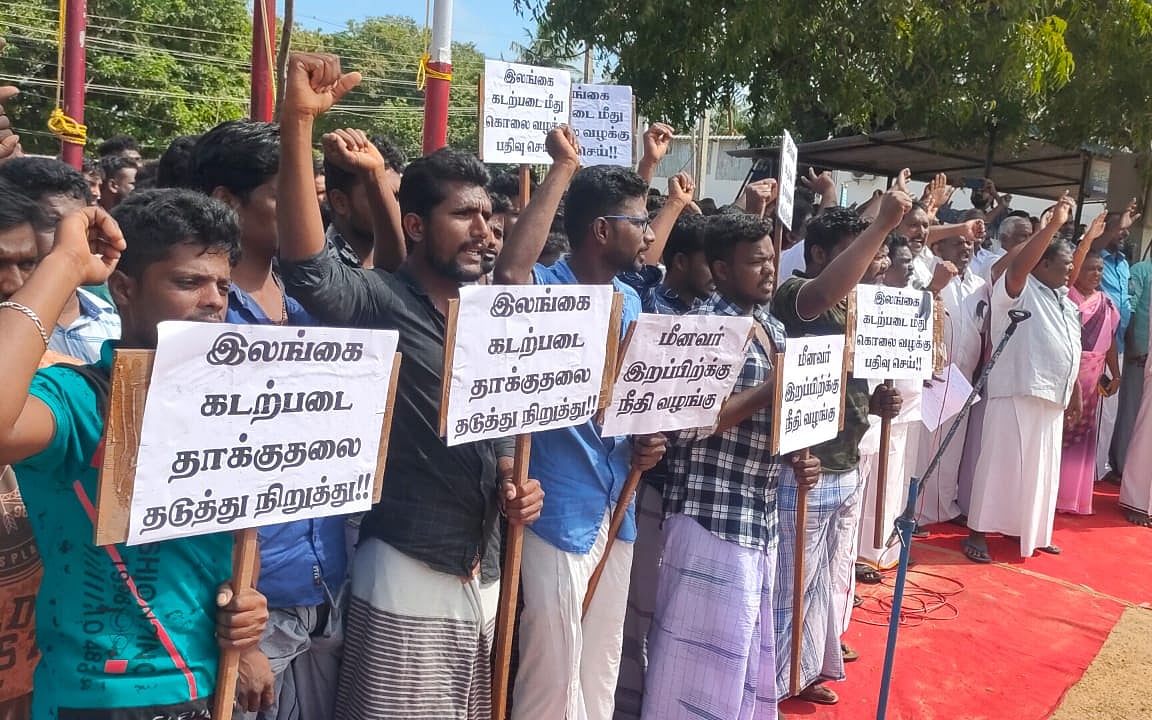 இலங்கைக் கடற்படையால் 4 மீனவர்கள் உயிரிழப்பு; இரு உடல்கள் மீட்பு! - கொதிக்கும் ராமேஸ்வரம் மீனவர்கள்