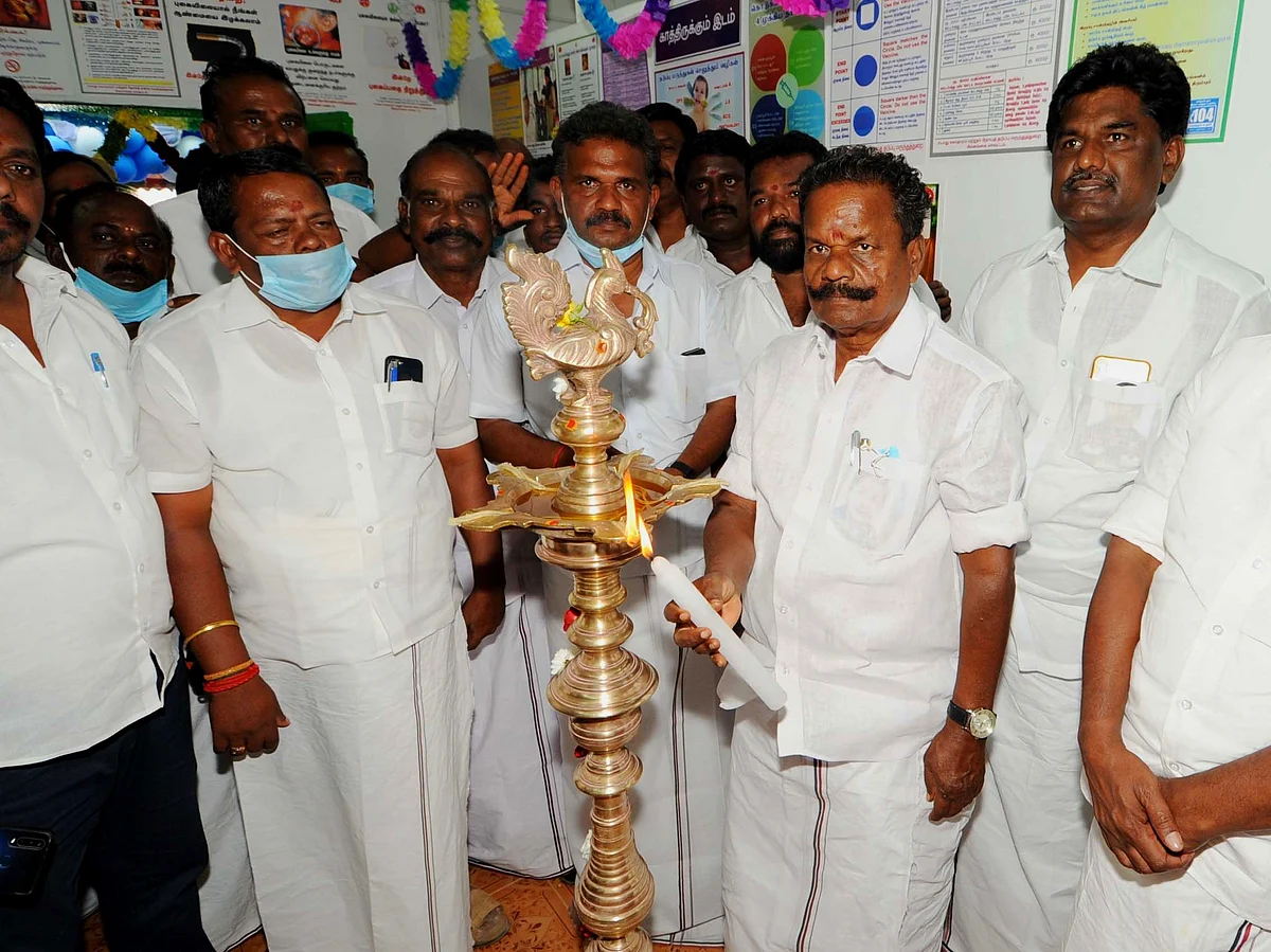 `இது நாங்க போட்ட ரோடு’ - குறுக்கிட்ட பெரியகருப்பன்; கிளம்பிய அமைச்சர்! - பாதியில் நின்ற நிகழ்ச்சி