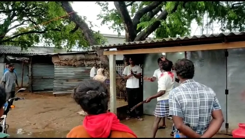 சண்டையிட்டுக்கொள்ளும் முரளி, அம்மாவாசி