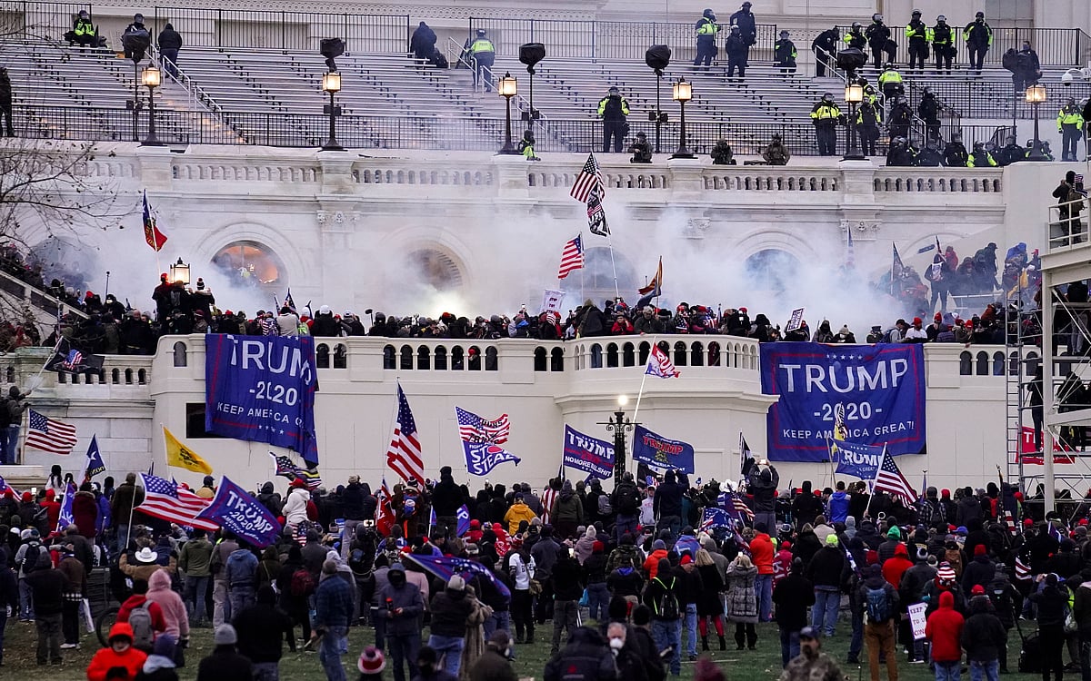 அமெரிக்கா: ட்ரம்ப் உரை... துப்பாக்கிச்சூடு; ஆதரவாளர்களால் கலவரபூமியான செனட்! - நடந்தது என்ன?