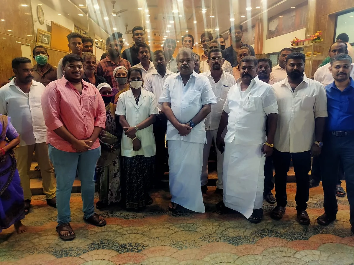 ஜி.கே.வாசன் கட்சியினருடன்...