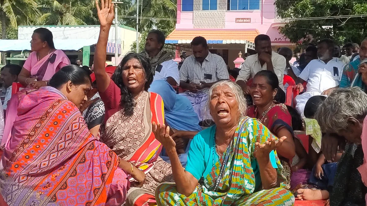 மீனவர் குடும்பத்தினர் கண்ணீர்