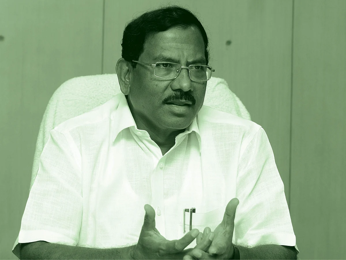 ``நீட், அனிதா குறித்த ட்வீட் என் அனுமதியின்றி பதிவிடப்பட்டுள்ளது’’ - மாஃபா பாண்டியராஜன்