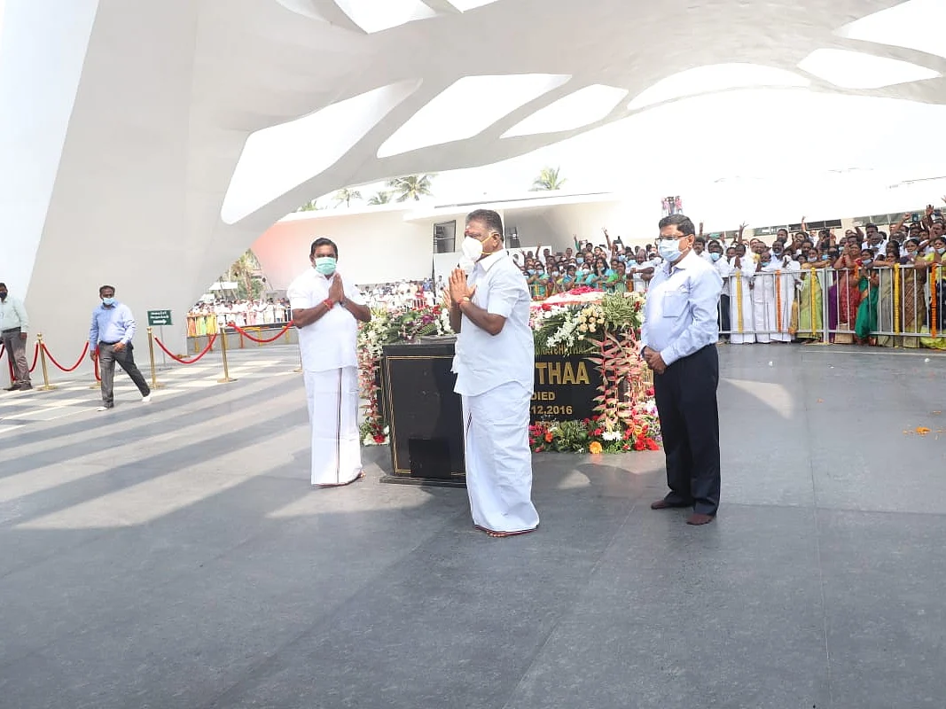 ஜெயலலிதா நினைவிடத் திறப்பு விழா: துணை முதல்வர் முன்னிலை... திறந்துவைத்தார் முதல்வர் பழனிசாமி