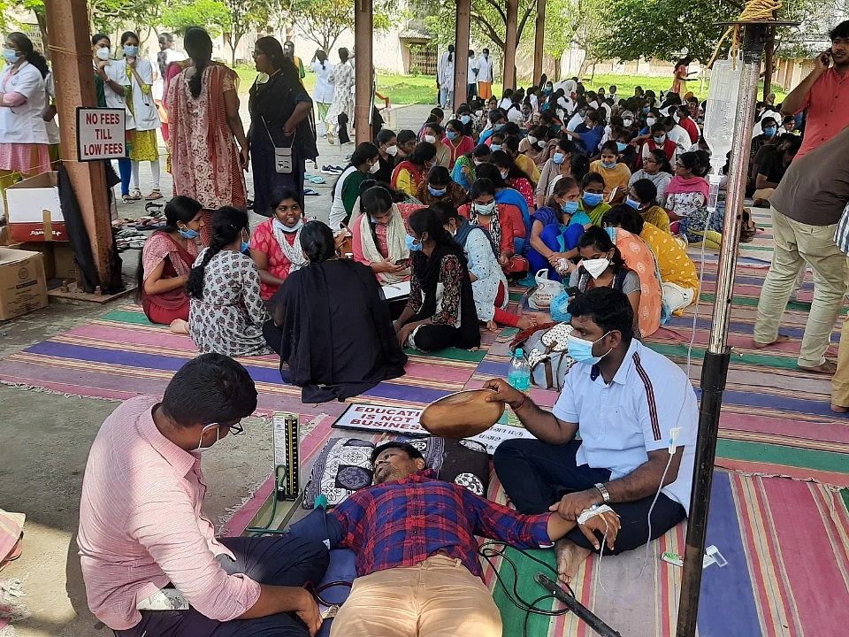 அண்ணாமலை பல்கலைக்கழகம்: `50 நாள் தொடர் போராட்டம்... வெளியான அரசாணை!’ - என்ன சொல்கிறார்கள் மாணவர்கள்