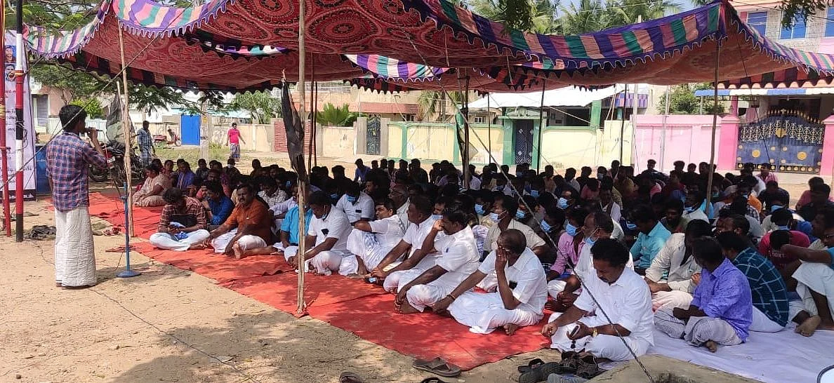 மீனவர்கள் உண்ணாவிரதப் போராட்டம்.