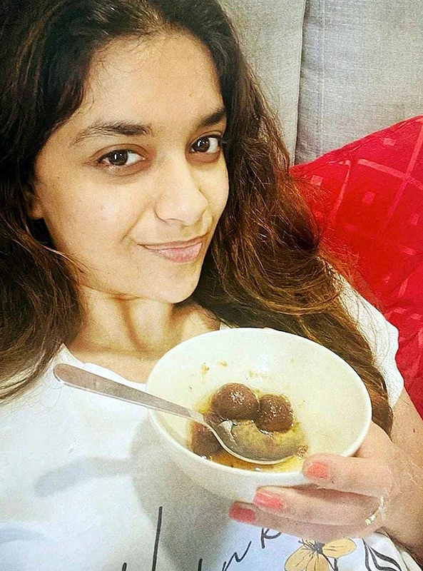Keerthy Suresh: ஜாமூன் தின்ன ஆசையா..?