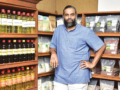 “மக்கள் எங்களைத் தேடிவரக் காரணமான மூன்று உத்திகள்!” - ஆர்கானிக் பொருள் விற்பனையில் அசத்தும் தம்பதி