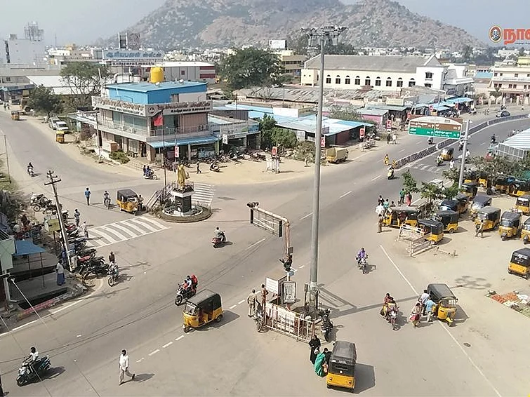தங்கம் முதல் தானியம் வரை...
மக்களின் மனம் கவர்ந்த
கிருஷ்ணகிரி மார்க்கெட்டுகள்! - ஒரு ரவுண்ட்அப்