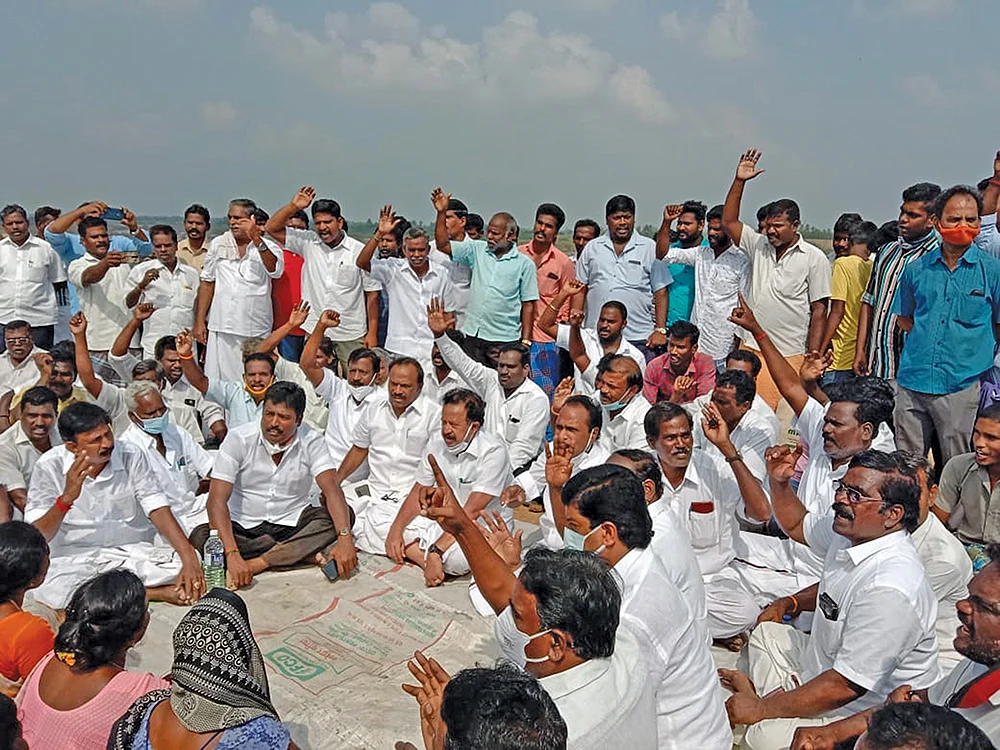 மூன்றே மாதங்களில் உடைந்தது தடுப்பணை... மக்களின் உயிருக்கு என்ன உத்தரவாதம்?