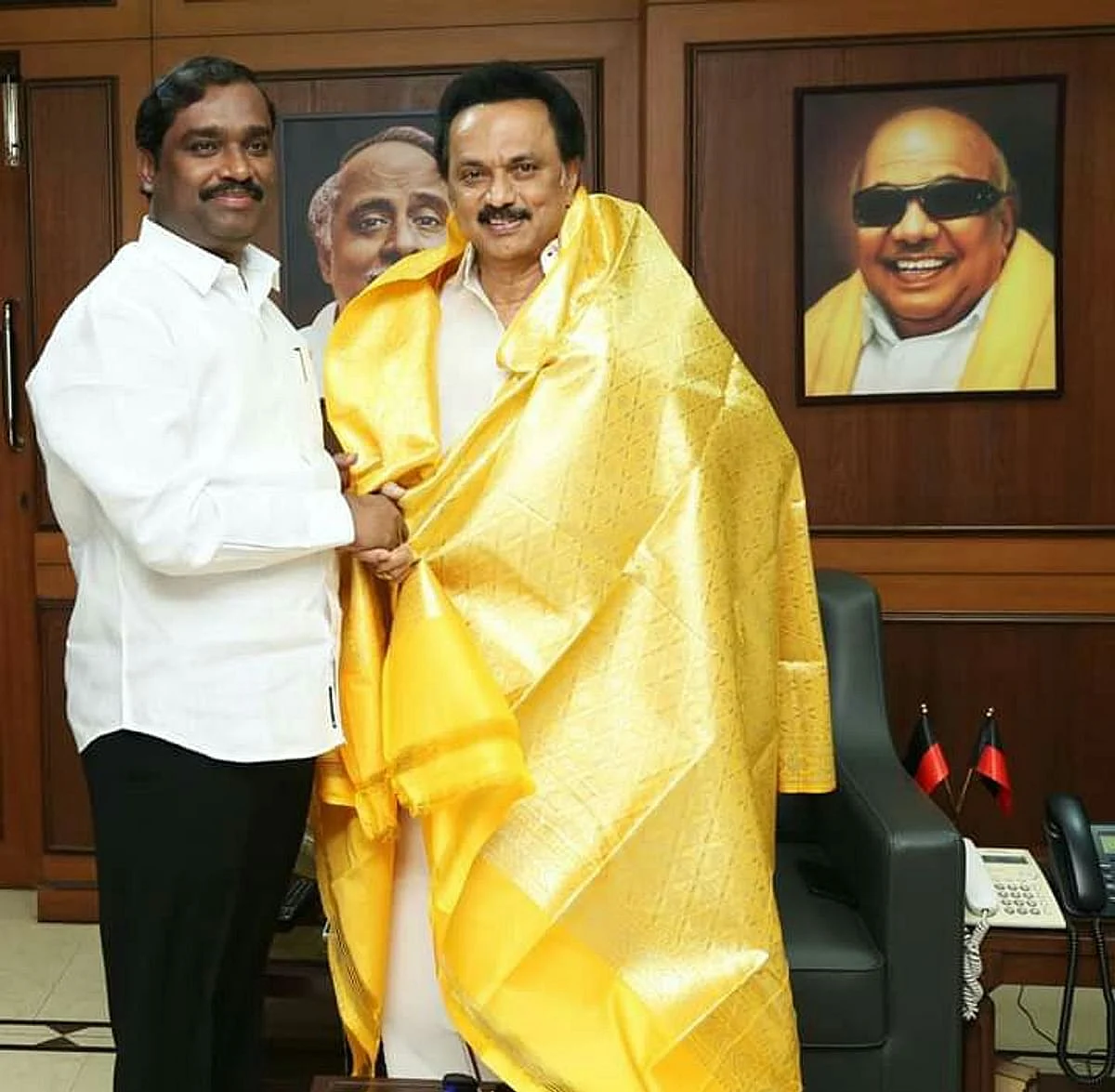 ஸ்டாலினுடன் வேல்முருகன்