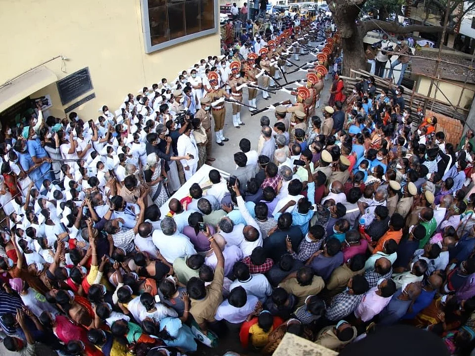 மருத்துவர் சாந்தாவின் இறுதி ஊர்வலம்