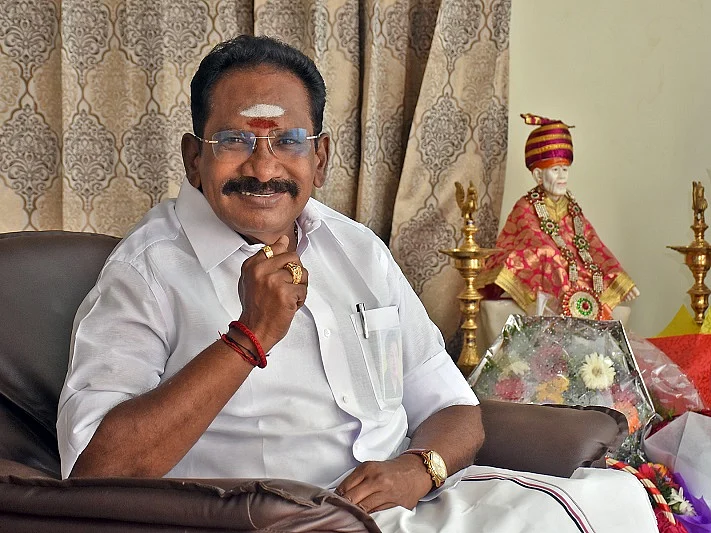 ``ஷூட்டிங் செல்வதுபோல பிரசாரத்துக்குச் செல்கிறார் கமல்!''- செல்லூர் ராஜூ கிண்டல்