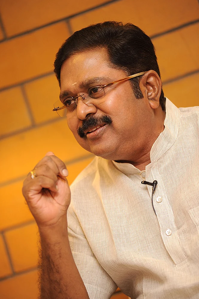 சசிகலா விதித்த 7 நிபந்தனைகள்! - அதிர்ந்த பன்னீர்... பணிந்த பழனிசாமி...