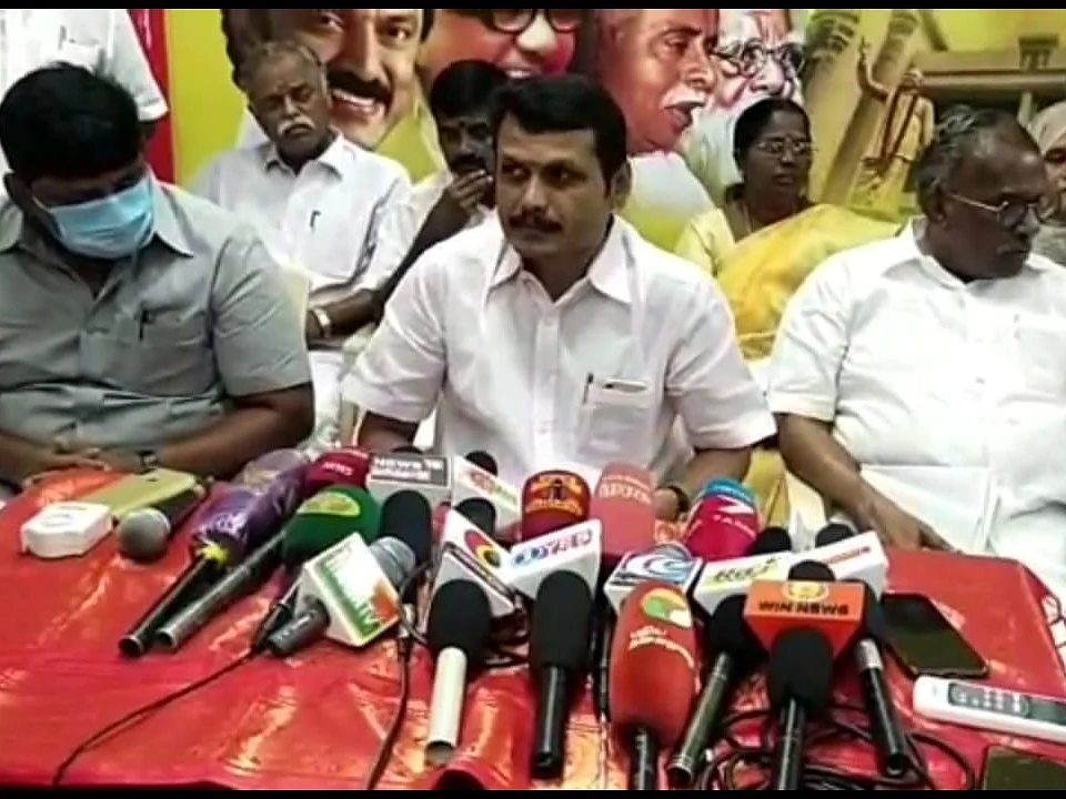 கரூர்: `அ.தி.மு.க உறுப்பினர்போல ஆட்சியர் செயல்படுகிறார்!' - செந்தில் பாலாஜி குற்றச்சாட்டு
