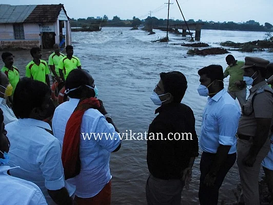 கிணறுகளை மூழ்கடித்த வெள்ளம்... மாநகராட்சி சார்பில் குடிநீர் லாரிகள்... நெல்லை நிலவரம் என்ன?