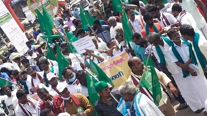 பச்சைக்கொடி பேரணி
