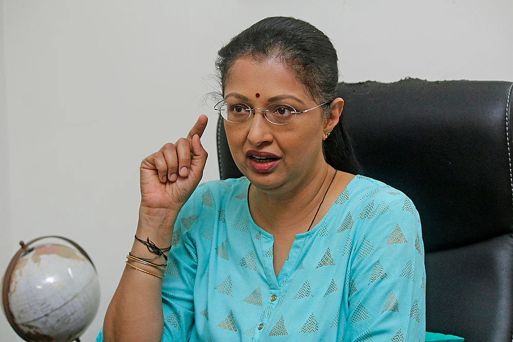 பெண்ணைப் பற்றி யார் இப்படிப் பேசினாலும் கடுமையாக கண்டிக்கத்தக்கதே!