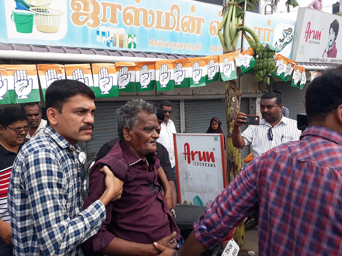 மயங்கி விழுந்த முதியவர்