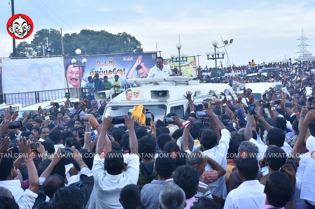ஆதரவாளர்கள் மத்தியில் அழகிரி