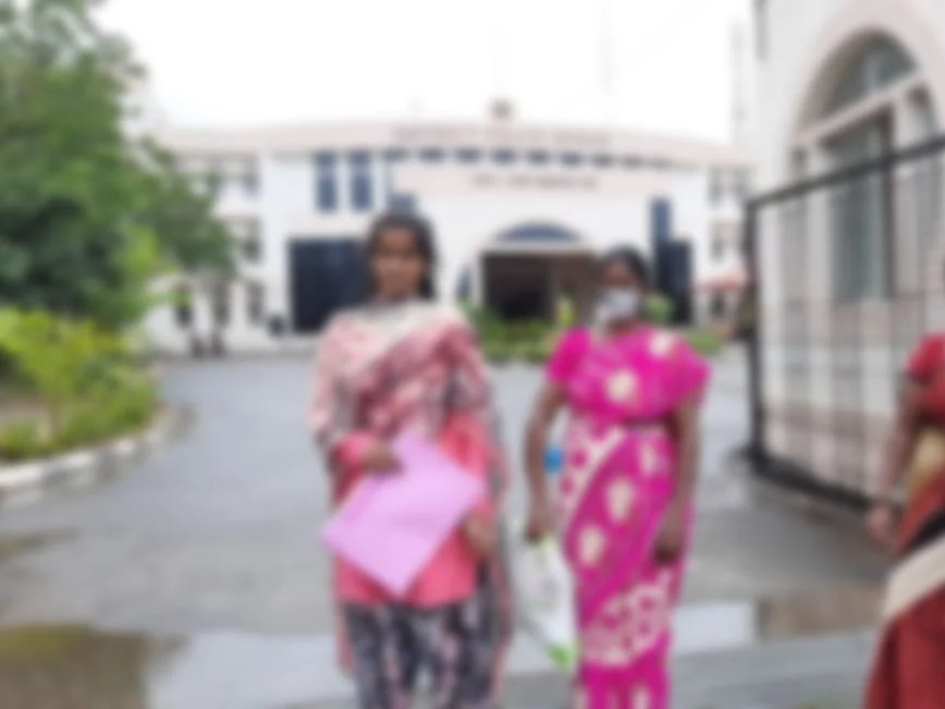 கரூர்: `சாதியால் கணவரைப் பிரிச்சுட்டாங்க!’ - கண்ணீர்விட்ட கர்ப்பிணி