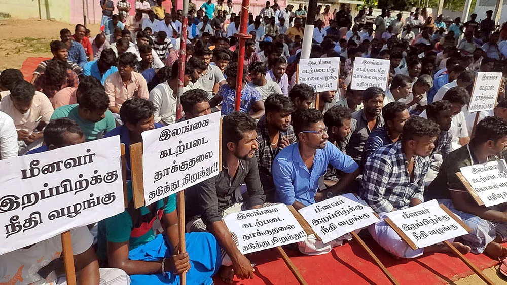 மீண்டும் கடலில் மீனவர் ரத்தம்!