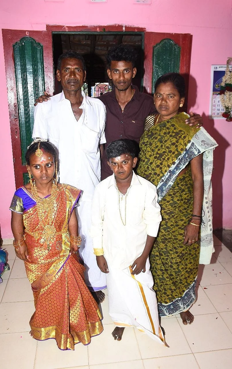சின்னக்கருப்பு குடும்பத்துடன்