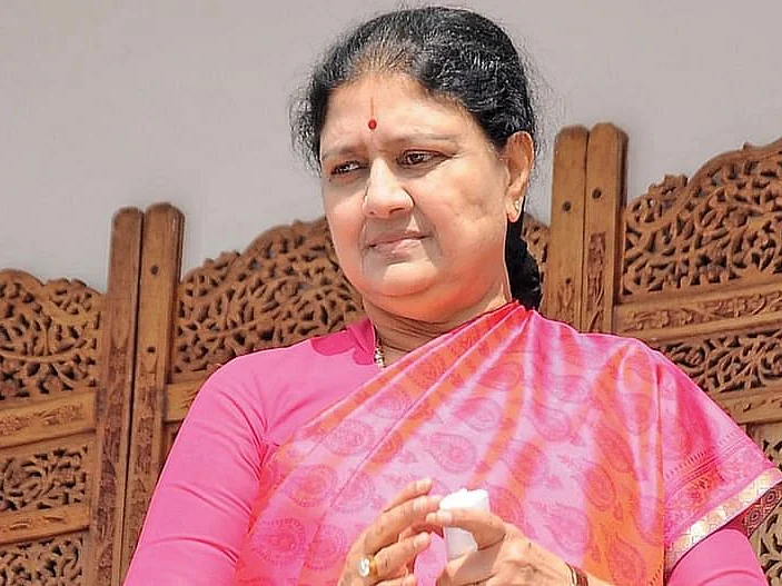 சசிகலா: 27-ம் தேதிக்குப் பிறகும் சிகிச்சையில் இருந்தால்... சட்டம் என்ன சொல்கிறது?